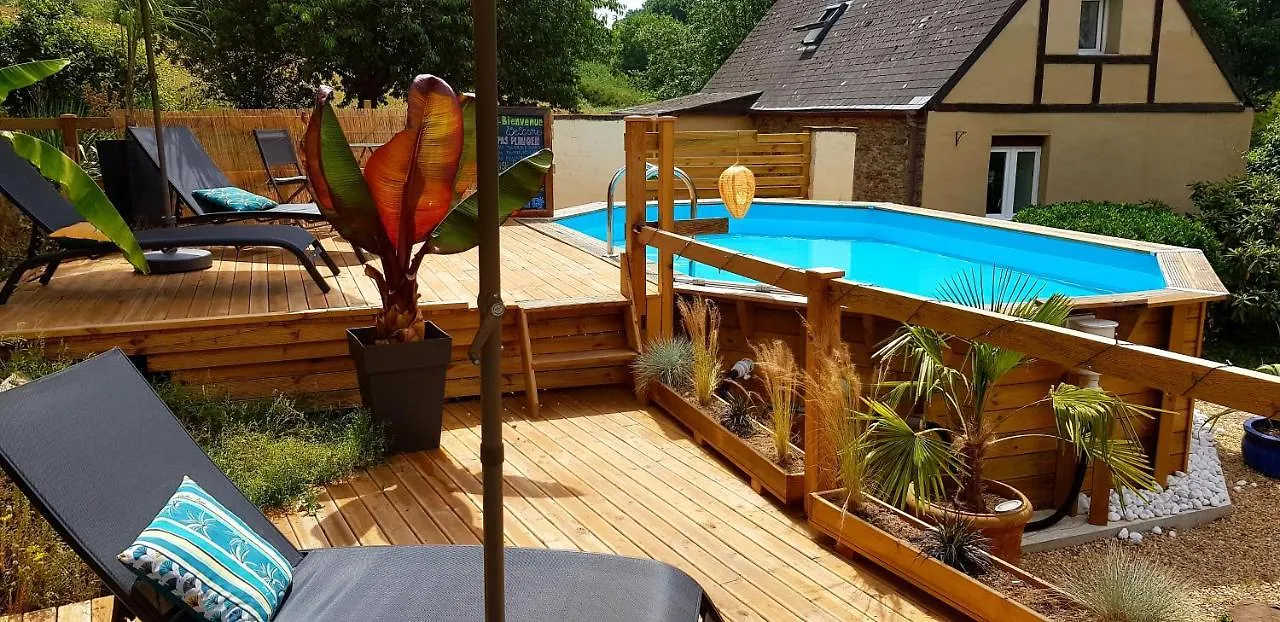 Le Vieux Moulin Gites - Detached Cottage With Garden Views And Pool Guégon